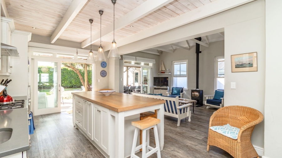 To Let 5 Bedroom Property for Rent in Onrus Western Cape